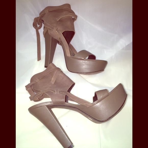 Vera Wang Lavender Abby Buckskin Leather Platform Sandals - Picture 2 of 7